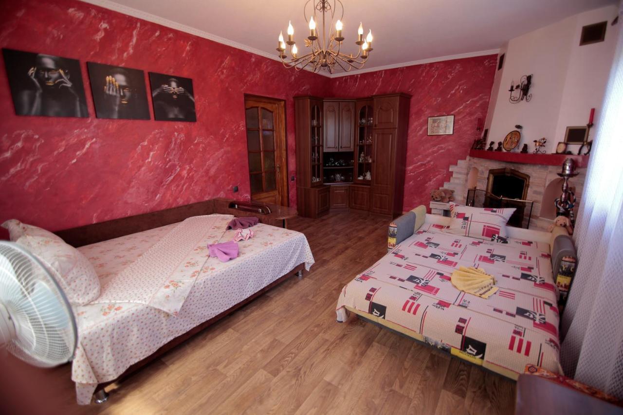Guest House Kamenny Dom Karolino-Buhaz Exteriör bild