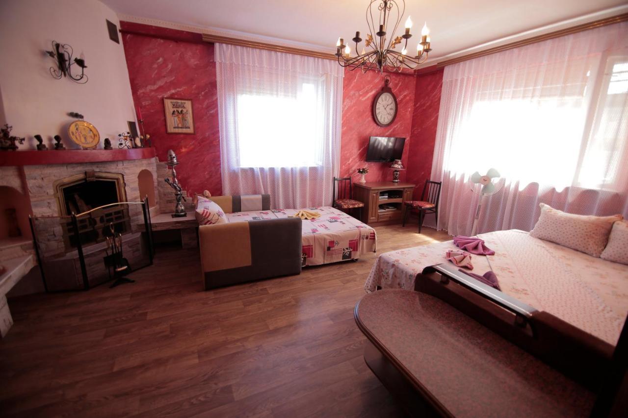 Guest House Kamenny Dom Karolino-Buhaz Exteriör bild