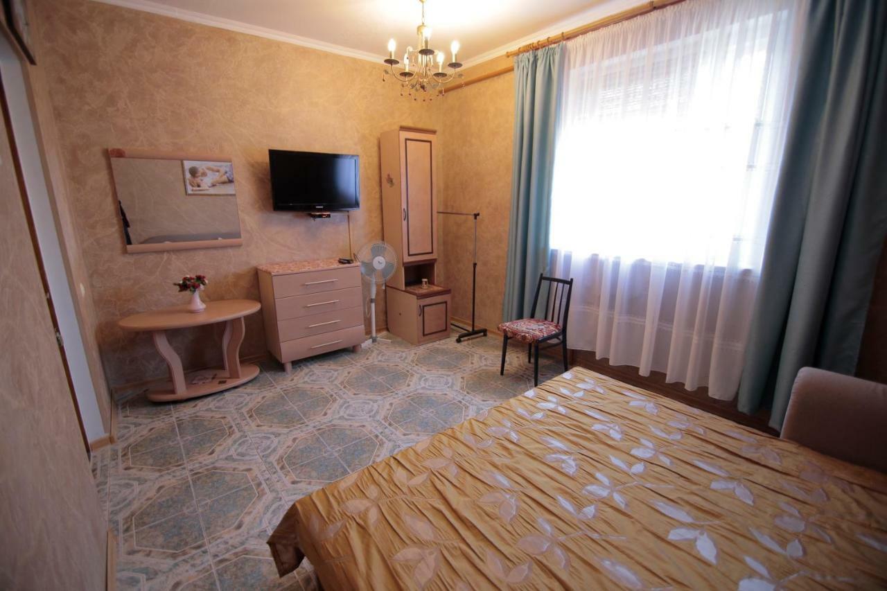 Guest House Kamenny Dom Karolino-Buhaz Exteriör bild